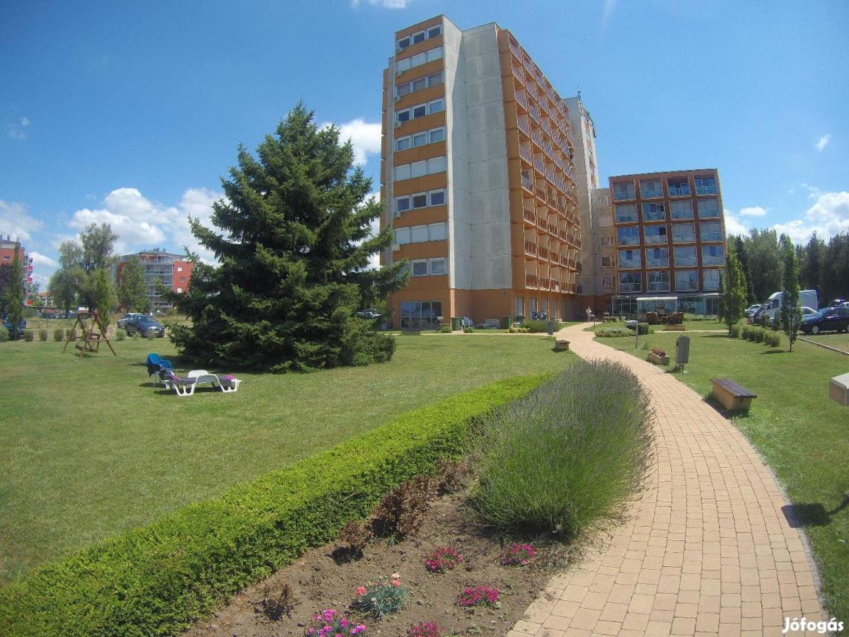 Vizparti Sas Apartman שיופוק מראה חיצוני תמונה