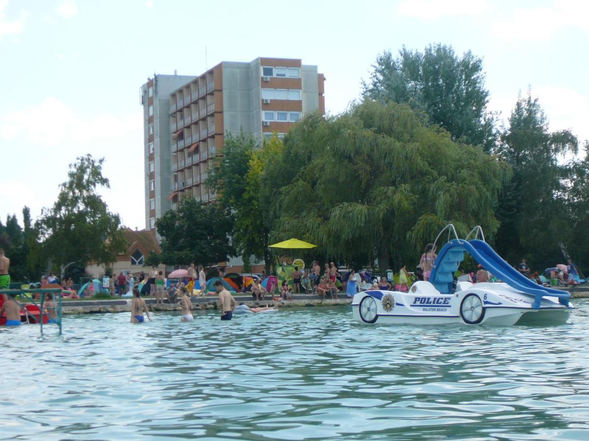 Vizparti Sas Apartman שיופוק מראה חיצוני תמונה
